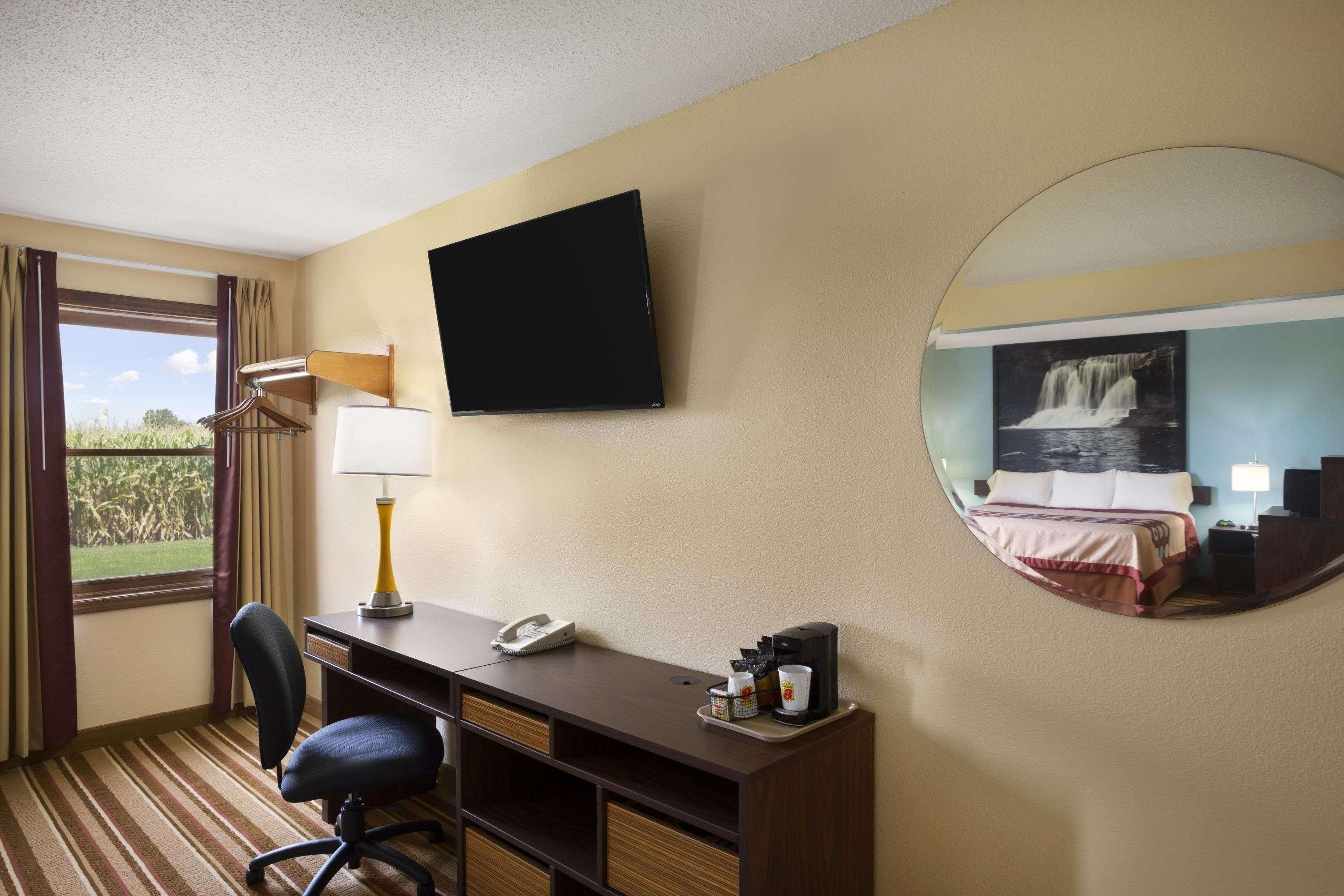 Super 8 By Wyndham Mattoon Hotel Exterior foto