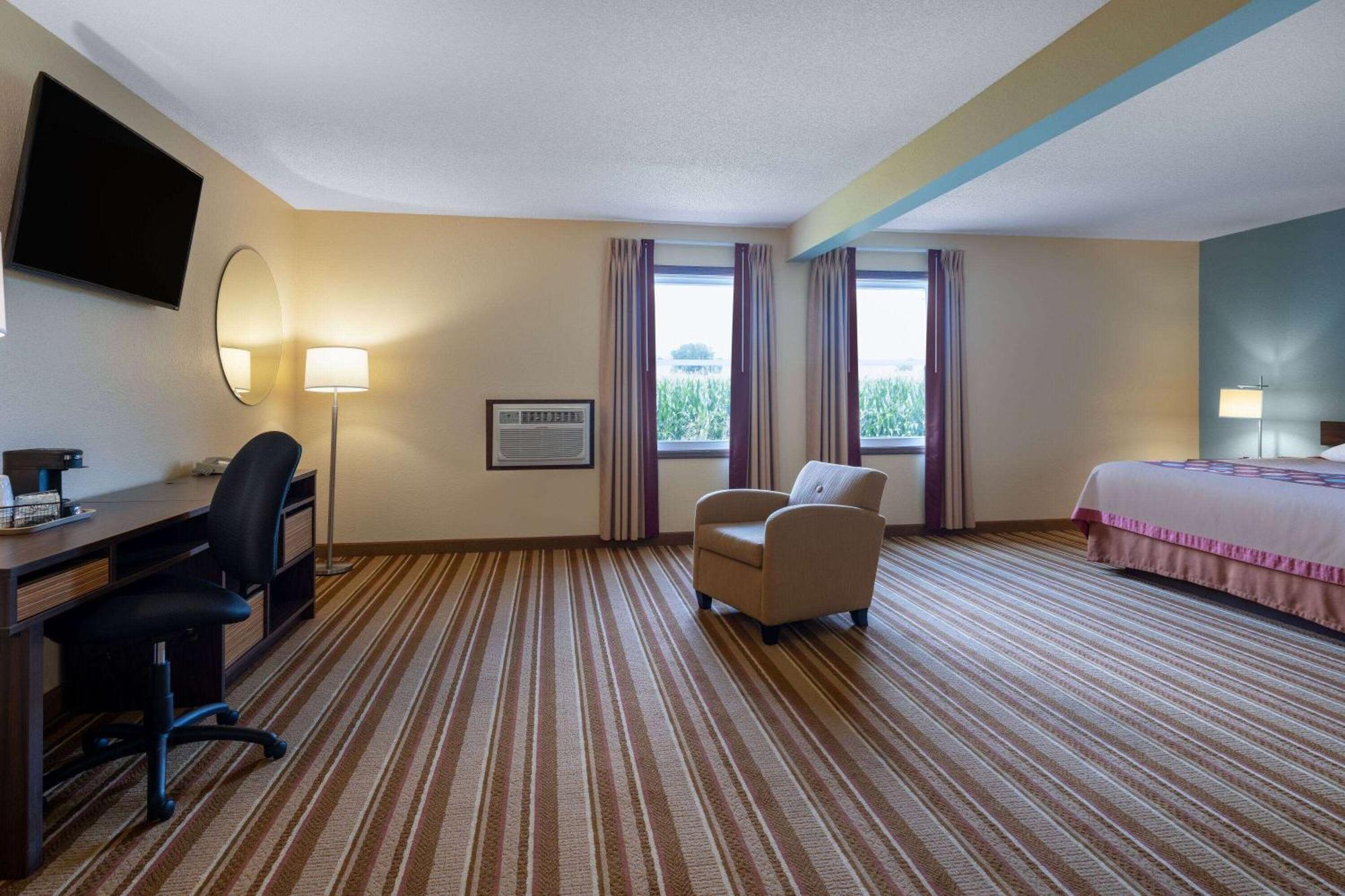 Super 8 By Wyndham Mattoon Hotel Exterior foto